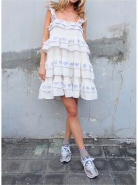 Innika White Tiered Ruffle Mini Skirt with Blue Heart Trim, pre-owned,size1